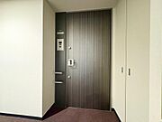 清潔感のある落ち着いた雰囲気の玄関です。
