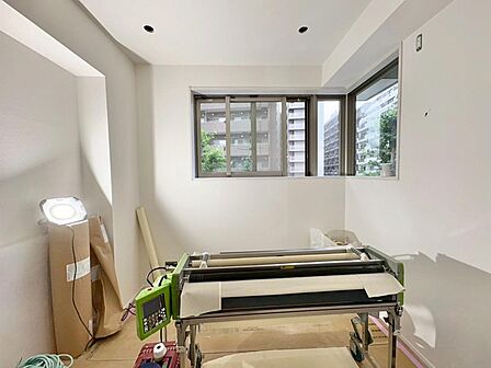 清かで艶やかな時間をもたらしてくれる室内です。