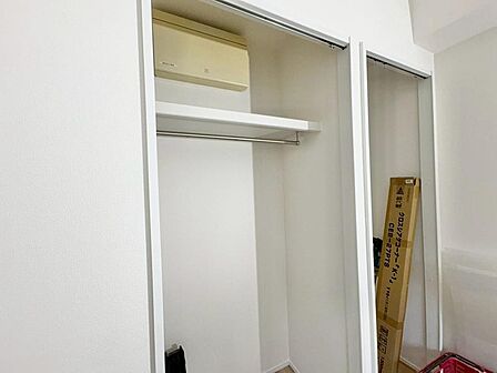 収納スペースが付いていて、お部屋を広く使っていただけます。