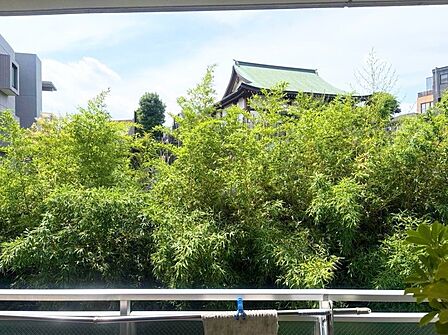 陽当たり・通風・開放感に恵まれた環境です。