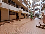 マンションの敷地内には、中庭もございます。