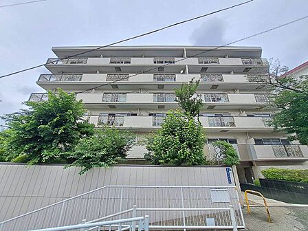 飽きのこないシンプルモダンな外観です。