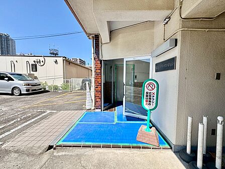 上質感漂う玄関アプローチです。