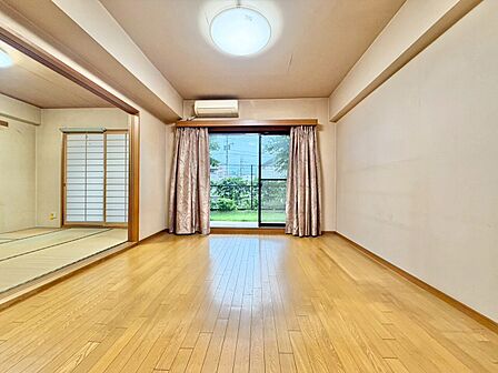 落ち着いた雰囲気に包まれて、伸びやかな空間。