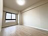 子供部屋：清かで艶やかな時間をもたらしてくれる室内です。
