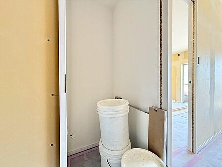 家電やスーツケース、ストック品など何でも片付く嬉しい空間です。