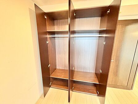 家電やスーツケース、ストック品など何でも片付く嬉しい空間です。