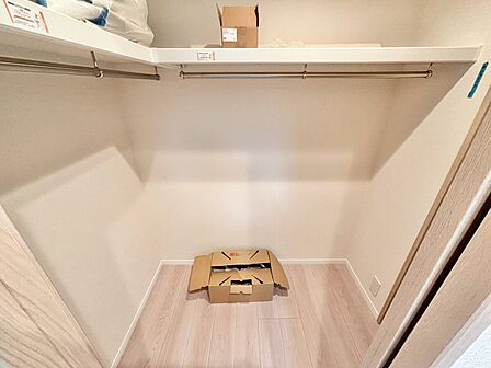 家電やスーツケース、ストック品など何でも片付く嬉しい空間です。