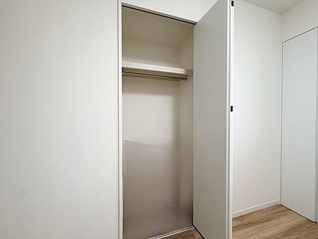 家電やスーツケース、ストック品など何でも片付く嬉しい空間です。