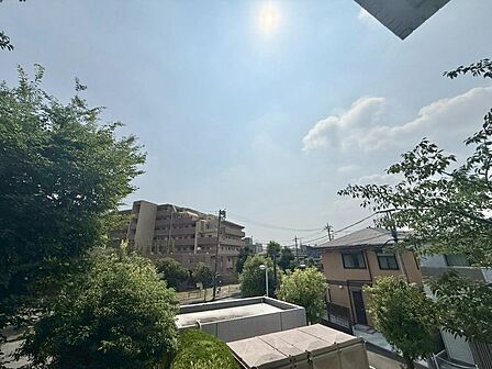 陽当たり・通風・開放感に恵まれた環境です。