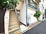 エントランス：上質感漂う玄関アプローチです。