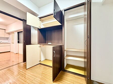 家電やスーツケース、ストック品など何でも片付く嬉しい空間です。
