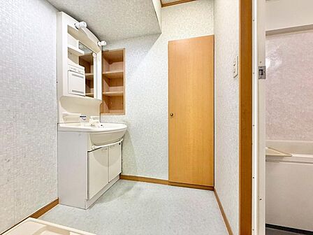 十分な広さの脱衣所。