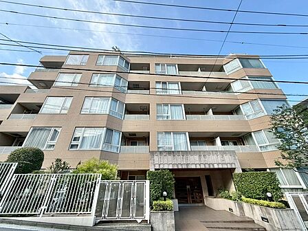 飽きのこないシンプルモダンな外観です。