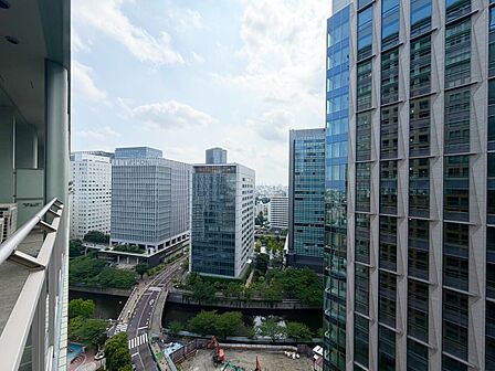陽当たり・通風・開放感に恵まれた環境です。
