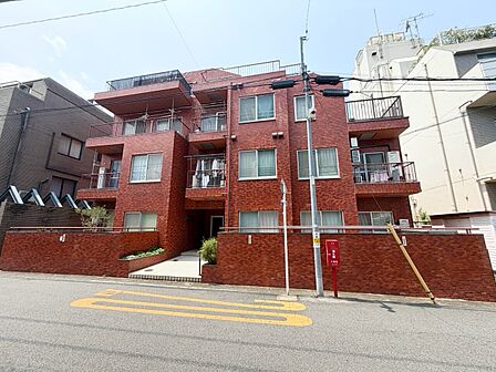 飽きのこないシンプルモダンな外観です。