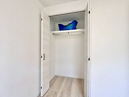 家電やスーツケース、ストック品など何でも片付く嬉しい空間です。