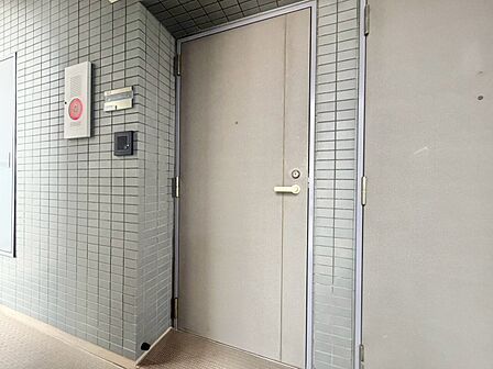 清潔感のある落ち着いた雰囲気の玄関です。