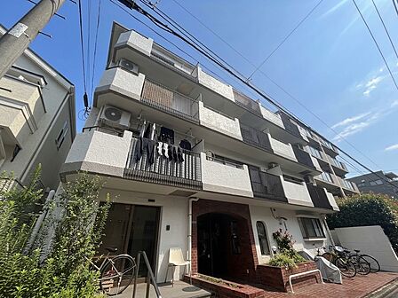飽きのこないシンプルモダンな外観です。