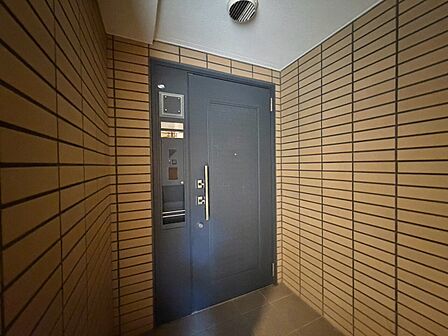 清潔感のある落ち着いた雰囲気の玄関です。