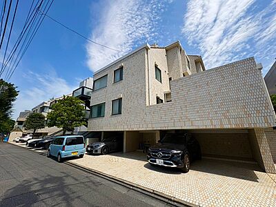外観：飽きのこないシンプルモダンな外観です。