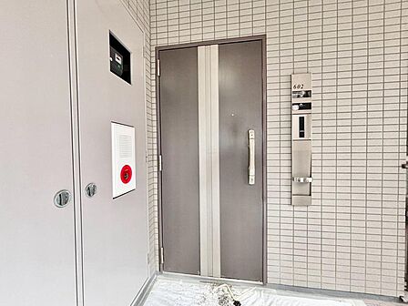 清潔感のある落ち着いた雰囲気の玄関です。