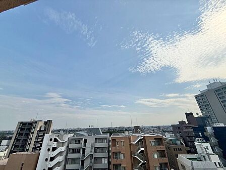 陽当たり・通風・開放感に恵まれた環境です。