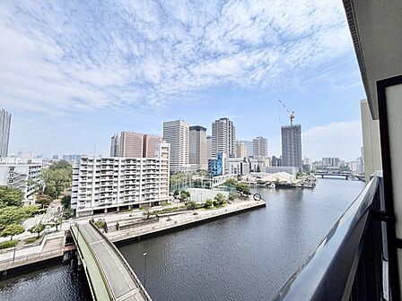 陽当たり・通風・開放感に恵まれた環境です。