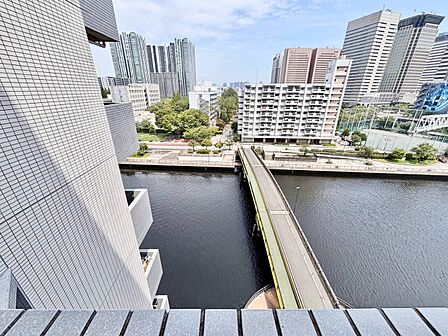 眺望や窓からの景色が良いと、家で過ごす時間も快適です。