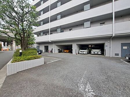 駐車スペースが嬉しいですね。※空き状況は都度ご確認下さい。