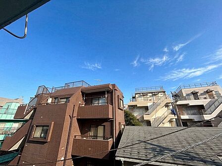 陽当たり・通風・開放感に恵まれた環境です。