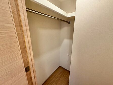 家電やスーツケース、ストック品など何でも片付く嬉しい空間です。