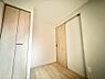 子供部屋：清かで艶やかな時間をもたらしてくれる室内です。