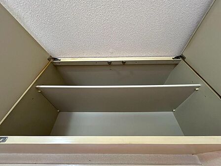 家電やスーツケース、ストック品など何でも片付く嬉しい空間です。