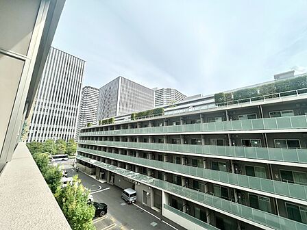 陽当たり・通風・開放感に恵まれた環境です。