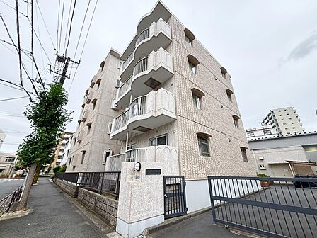 飽きのこないシンプルモダンな外観です。