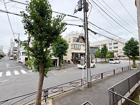 陽当たり・通風・開放感に恵まれた環境です。