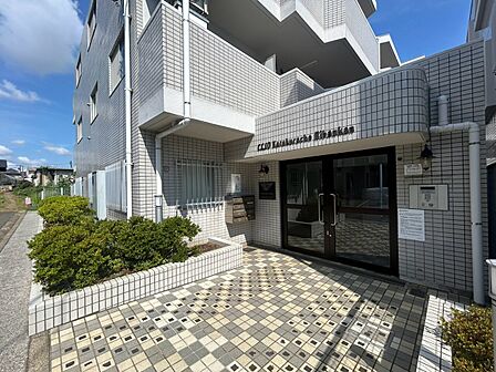 上質感漂う玄関アプローチです。