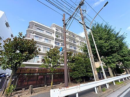 飽きのこないシンプルモダンな外観です。