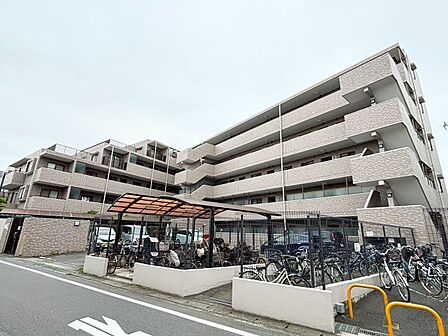 忙しく過ぎゆく日常を置き去るほど、ゆったりした時間が流れる住環境。