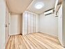子供部屋：清かで艶やかな時間をもたらしてくれる室内です。