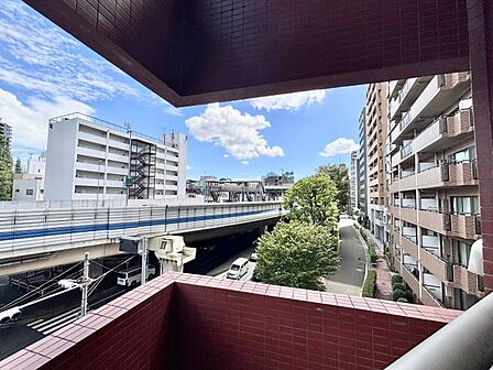 眺望や窓からの景色が良いと、家で過ごす時間も快適です。