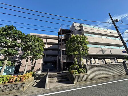 飽きのこないシンプルモダンな外観です。