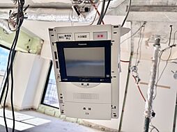 誰が来てもわかる様にモニター付きインターホンを設置。