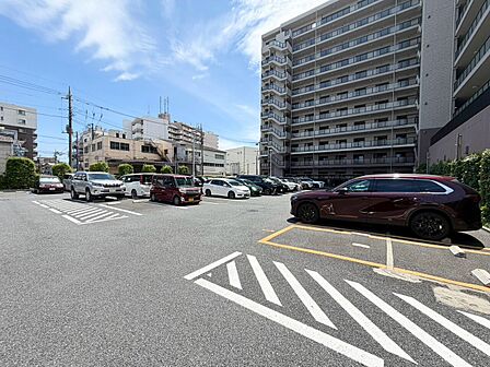 駐車スペースが嬉しいですね。※空き状況は都度ご確認下さい。