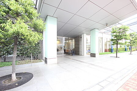 上質感漂う玄関アプローチです。