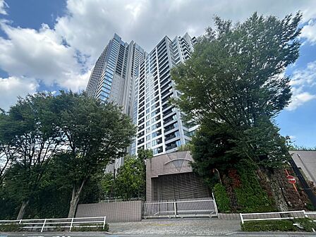 忙しく過ぎゆく日常を置き去るほど、ゆったりした時間が流れる住環境。