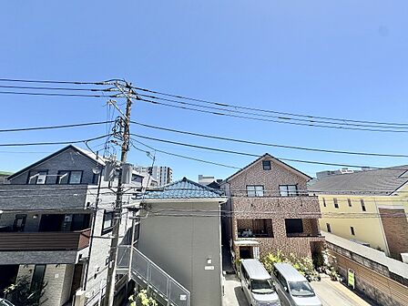 陽当たり・通風・開放感に恵まれた環境です。