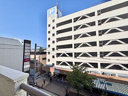 陽当たり・通風・開放感に恵まれた環境です。