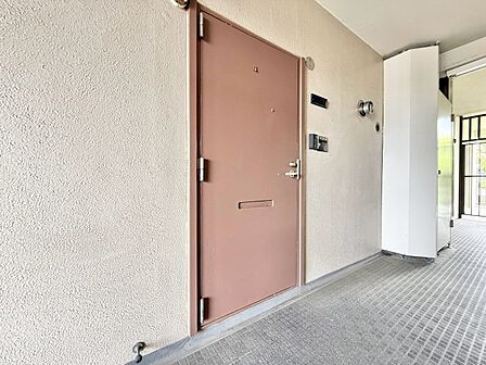 清潔感のある落ち着いた雰囲気の玄関です。
